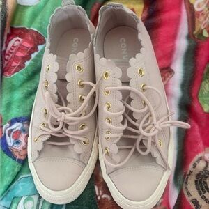 Converse Women's Blush Scalloped Leather Sneakers Size 7